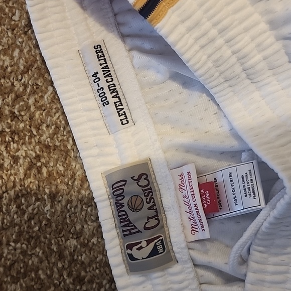 Mitchell and Ness - XL - 2003 - 04 - Hardwood Classics - Cleveland Cavalies - Picture 4 of 5